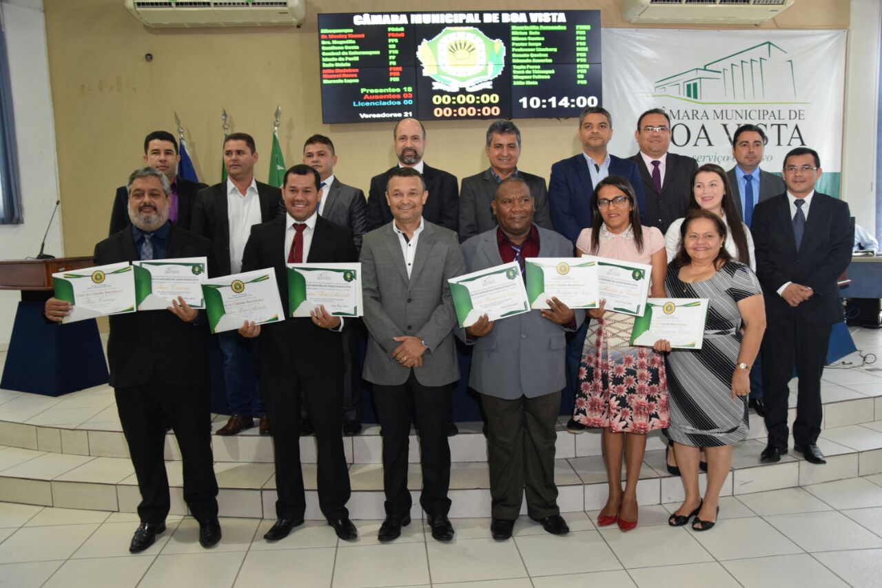 Câmara de Boa Vista homenageia professora, servidor público e empresários