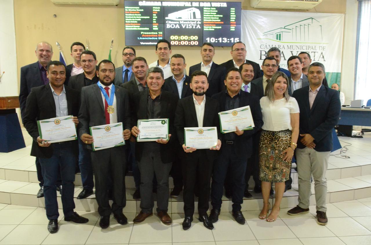 Câmara de Boa Vista homenageia quatro pastores e advogado