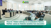 Projetos  proíbem cobrança de estacionamento público e propõem  cursos de primeiros socorros para educadores