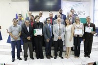Presidente da Câmara faz homenagem a professores universitários
